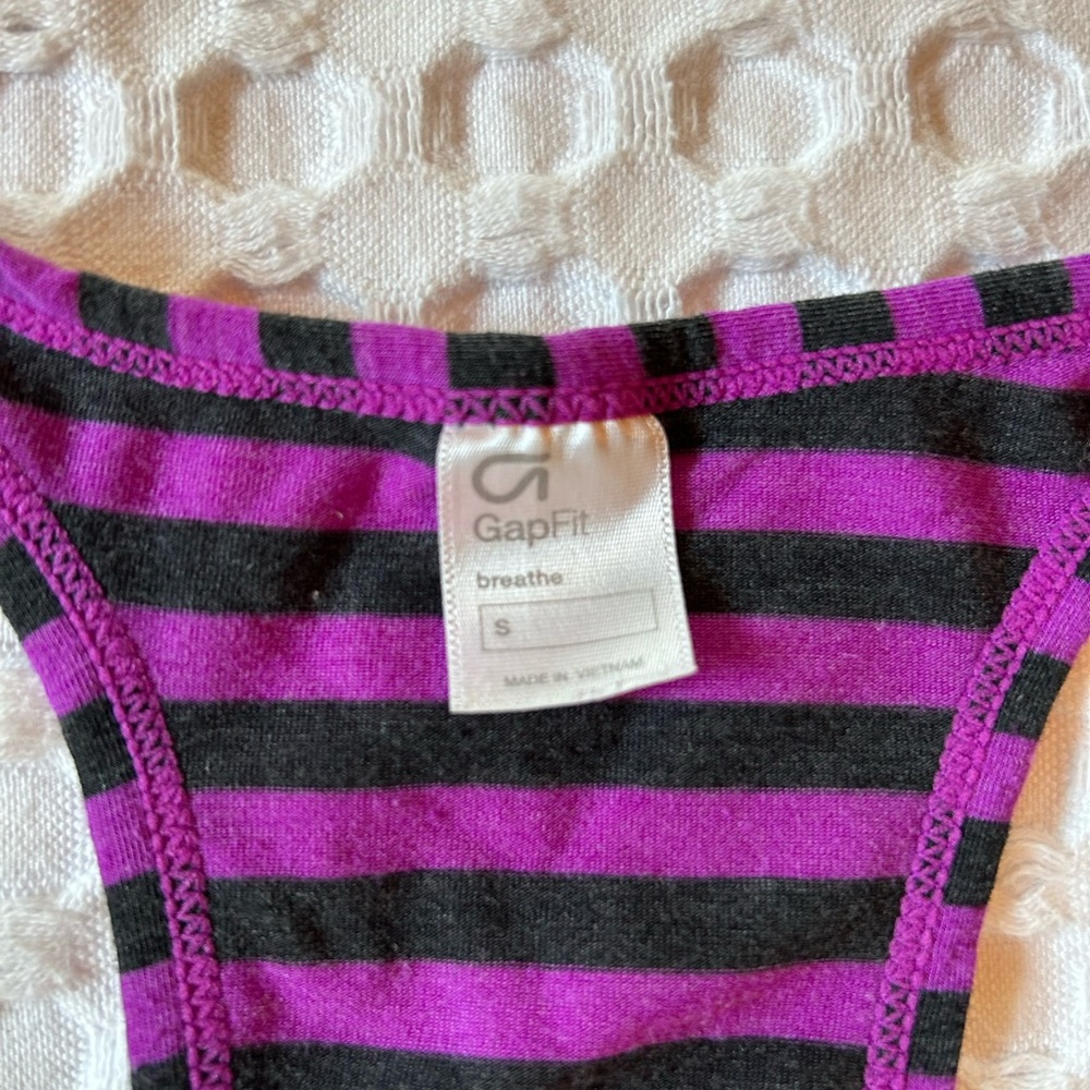 EUC- GapFit Racerback Yoga Tank Striped Grey and Fuschia - Picture 3 of 3